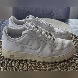 Nike Women's Cream Sneakers